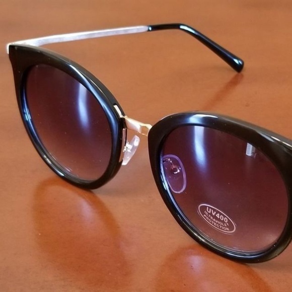 Claudia G Sunglasses and Leather Case - Picture 2 of 4